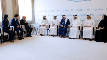 Photo: Mohammed bin Rashid meets with Klaus Schwab