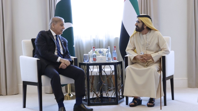 Photo: Mohammed bin Rashid meets with Prime Minister of Pakistan, reaffirms bilateral historical ties