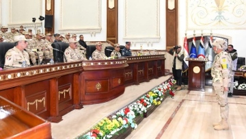 Photo: Egyptian Defence Minister calls on army to maintain highest level of combat readiness