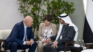 Photo: UAE President meets Italian Defence Minister, tours IDEX 2025