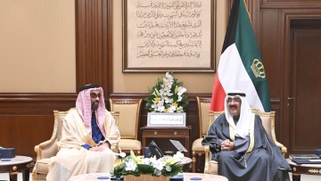 Photo: Emir of Kuwait receives Tahnoon bin Zayed