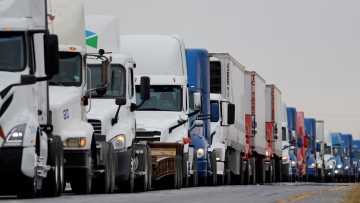 Photo: Trump Stands Firm on Tariffs Against Canada and Mexico Ahead of March 4 Deadline