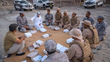 Photo: Hamdan bin Mohammed joins National Guard personnel in Hatta for Iftar