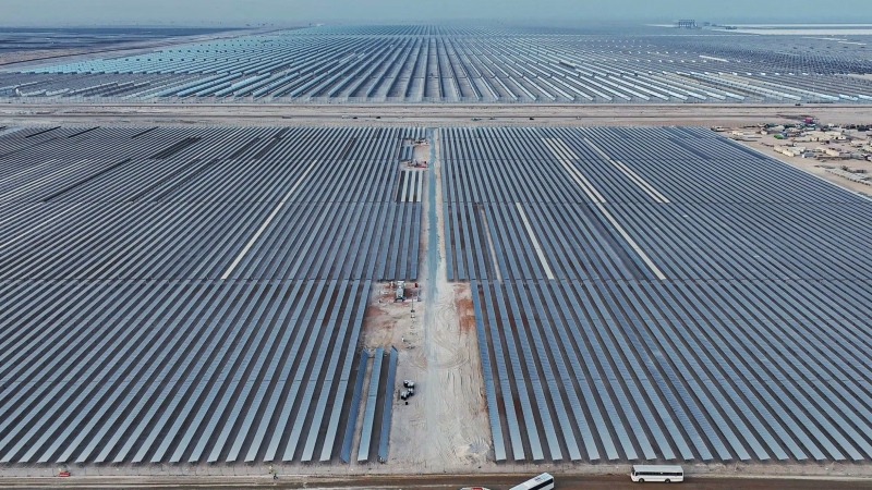 Photo: HE Saeed Mohammed Al Tayer reviews progress of the Mohammed bin Rashid Al Maktoum Solar Park