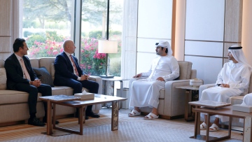 Photo: Maktoum bin Mohammed meets with CEO of Mastercard